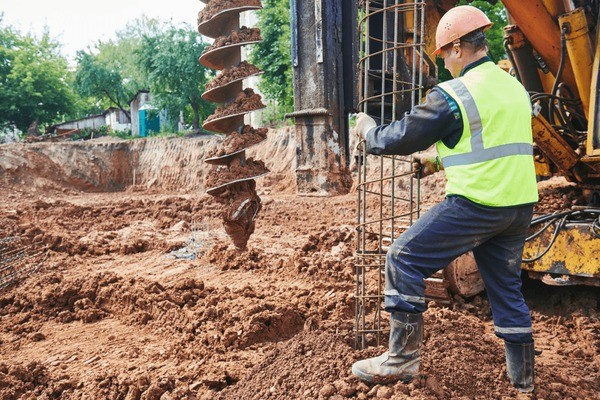 Kelebihan Menggunakan Bore Pile untuk Gedung Bertingkat dan Infrastruktur