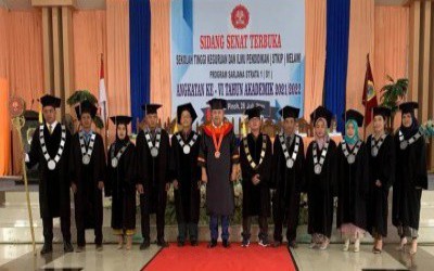 Wisuda Angkatan VI, Bupati Melawi Ikut Diwisuda